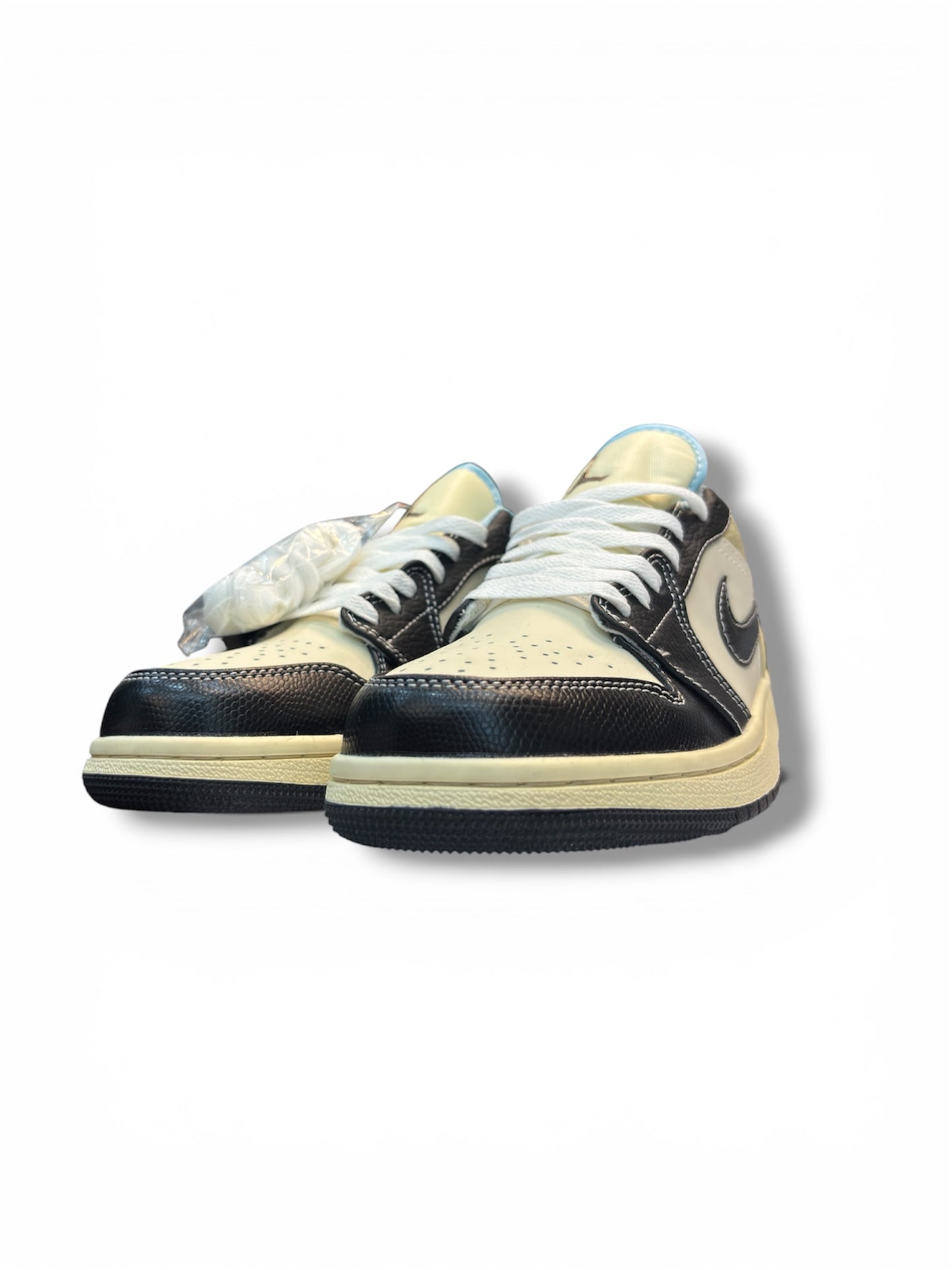 SB Dunks Coconut