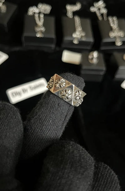 Heavyweight Geometric Studded Cross Ring